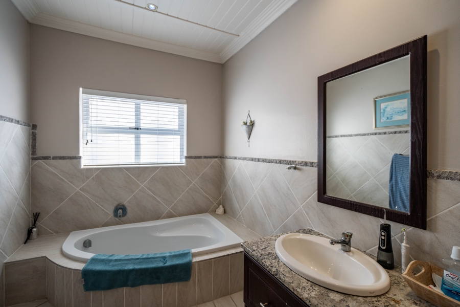 5 Bedroom Property for Sale in Royal Alfred Marina Eastern Cape